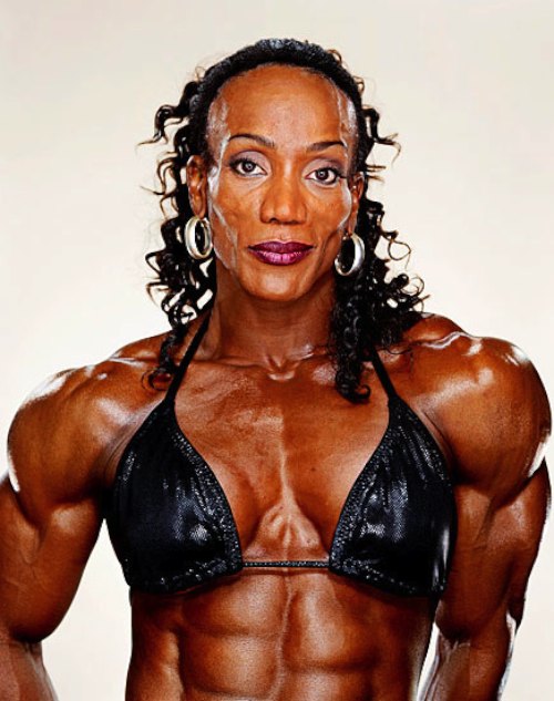 http://www.pristina.org/wp-content/uploads/2008/11/female-bodybuilders-photobook_9.jpg