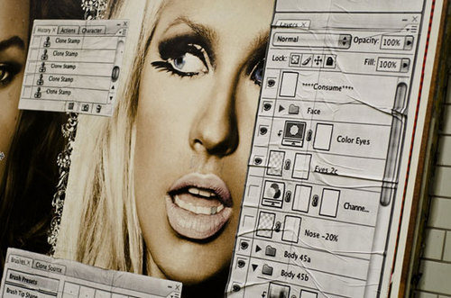 Imagine você esperando o metrô e vê um anúncio cheio de layers de photoshop e de menus. É isso que acontece em Publicidade Photoshopada.