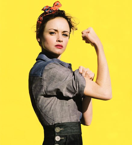 Aqui você vai encontrar fotografias de atrizes famosas como Scarlett Johansson, Mila Kunis e Amanda Seyfried mostrando que, algumas vezes, o visual do passado pode ser mais interessante do que a moda que seguimos hoje. Por isso mesmo, pin-ups para sempre.