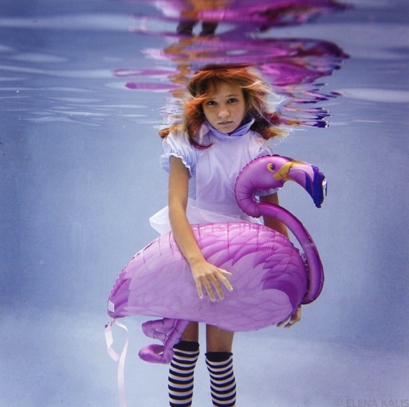 Elena Kalis mostra um espectro de cores fora do comum com essa série de fotografias submarinas.