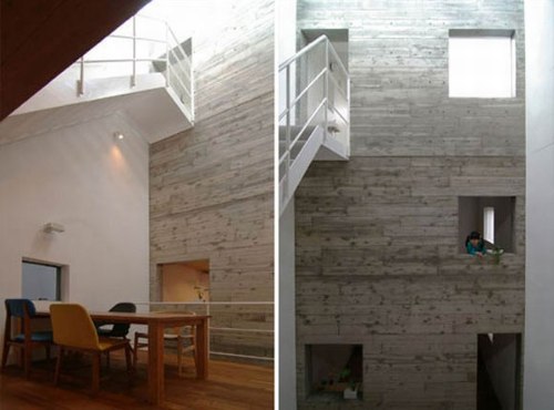 Tenho um interesse grande em residências com um projeto estranho. E o Japão, pra variar um pouco, é sempre o local onde essas residências costumam aparecer. Foi isso que aconteceu com The Sandwich House de Ryoichi Kojima. Aqui, a casa em si flutua dentro de um interior criado entre duas gigantes paredes brancas. Genial.