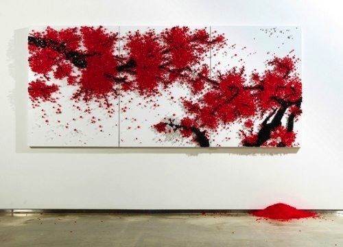 Ran Hwang é um artista coreano que cria instalações intricadas e poéticas usando materiais inusitados e de uso no dia a dia. Nas imagens desse post, você pode ver alguns de seus trabalhos utilizando botões.