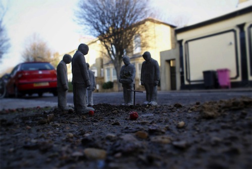 As pequenas estátuas de Isaac Cordal