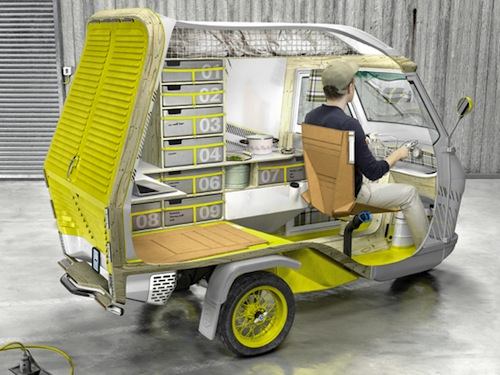 Bufalino é a criação de Cornelius Comanns, uma espécie de barraca do futuro equipada para satisfazer as necessidades básicas de uma pessoa. O conceito do projeto é oferecer grande flexibilidade durante longos períodos de tempo, mesmo com uma construção minimalista.
