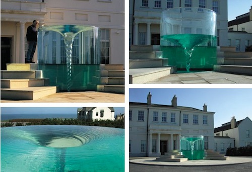Uma fonte que funciona como um redemoinho? Essa é a Charybdis, A Fonte Redemoinho criada em 2000 por William Pye, famoso pelas suas fontes.