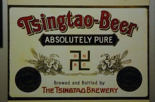 Antes das suásticas serem adotadas por Hitler e pelo Partido Nazista Alemão, o mundo vivia muito bem com esse símbolo. De times de hoquéi no gelo passando por embalagens de cerveja e de empresas de remédios, a suástica era um símbolo tão usado que hoje fica até um pouco estranho de observar.