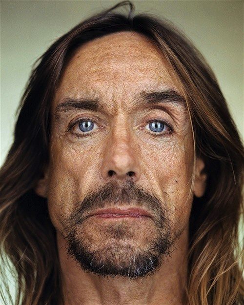As fotos que Martin Schoeller tirou de alguns famosos são daquelas que te colocam tão perto dos seus ídolos que parece que você pode ler os olhos deles. Eu acho fenomenal.