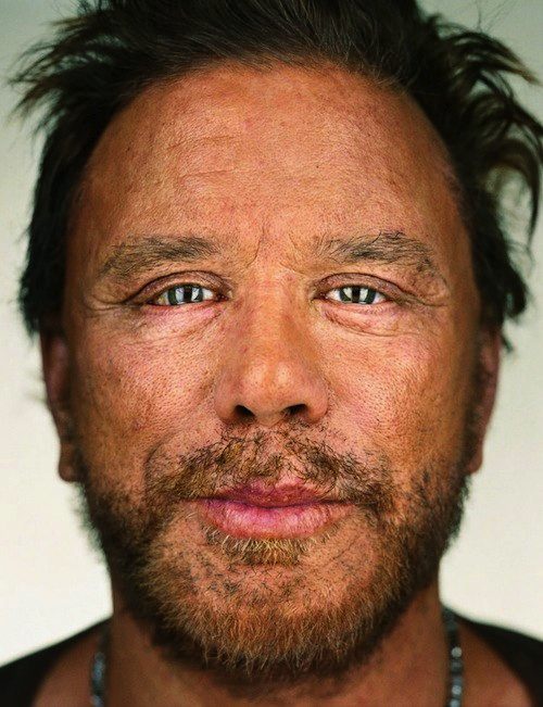 As fotos que Martin Schoeller tirou de alguns famosos são daquelas que te colocam tão perto dos seus ídolos que parece que você pode ler os olhos deles. Eu acho fenomenal.