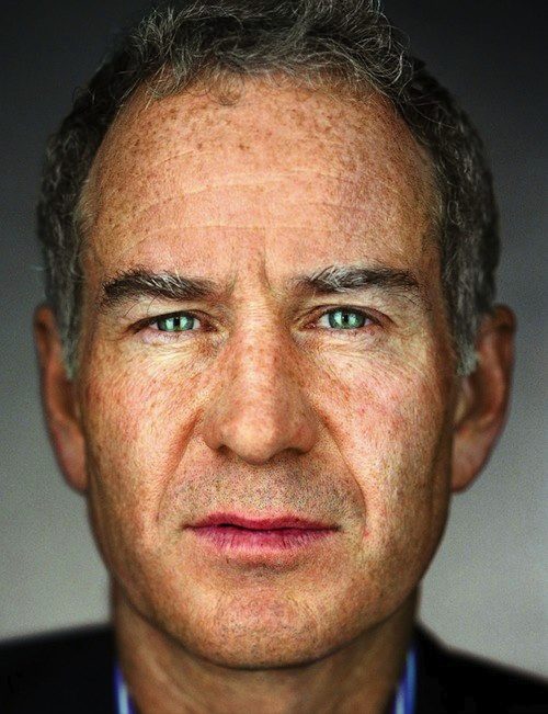 Martin Schoeller é um fotógrafo alemão famoso pelas suas séries premiadas de retratos em close up. Essas fotos são especiais devido a forma com a qual rostos familiares se tornam diferentes quando nossas noções de valor, celebridade e honestidade passam a ser questionadas.Crescer na Alemanha influenciou o trabalho de Martin Schoeller de várias formas e uma delas foi a fotografia de August Sander e seus retratos de trabalhadores. Além disso, o trabalho de Bernd e Hilla Becher marcaram muito seus anos de aprendizado.