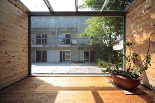Olivia Shih e Yoshihito Kashiwagi do Facet Studio projetaram o Tea Room, uma estrutura livre localizada e Osaka, Japão.