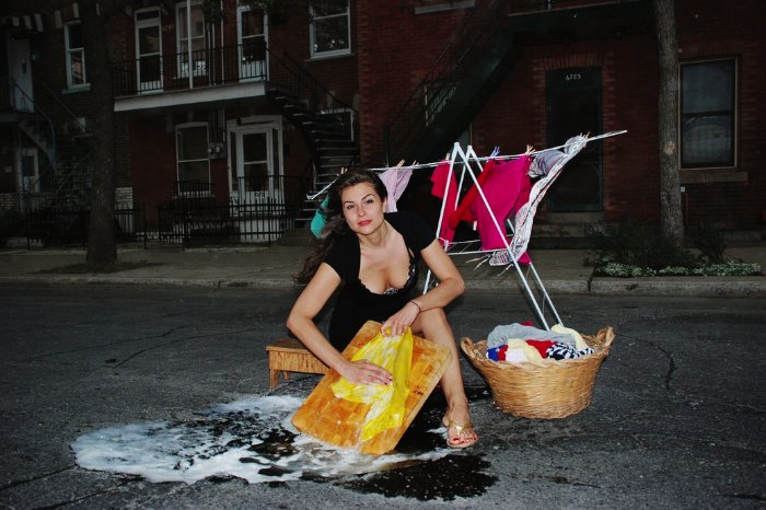 My Potholes é um projeto que tenta ridicularizar a presença massiva de buracos nas ruas de Montreal, no Canadá. A ideia é mostrar o tamanho e a frequência desses buracos colocando-os com funcionalidades da vida real mas de uma forma ridícula e exagerada. Como piscinas, panelas e lagos.