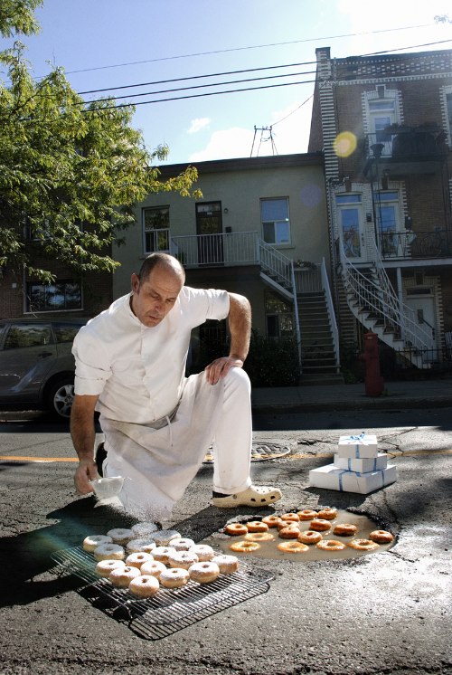 My Potholes é um projeto que tenta ridicularizar a presença massiva de buracos nas ruas de Montreal, no Canadá. A ideia é mostrar o tamanho e a frequência desses buracos colocando-os com funcionalidades da vida real mas de uma forma ridícula e exagerada. Como piscinas, panelas e lagos.