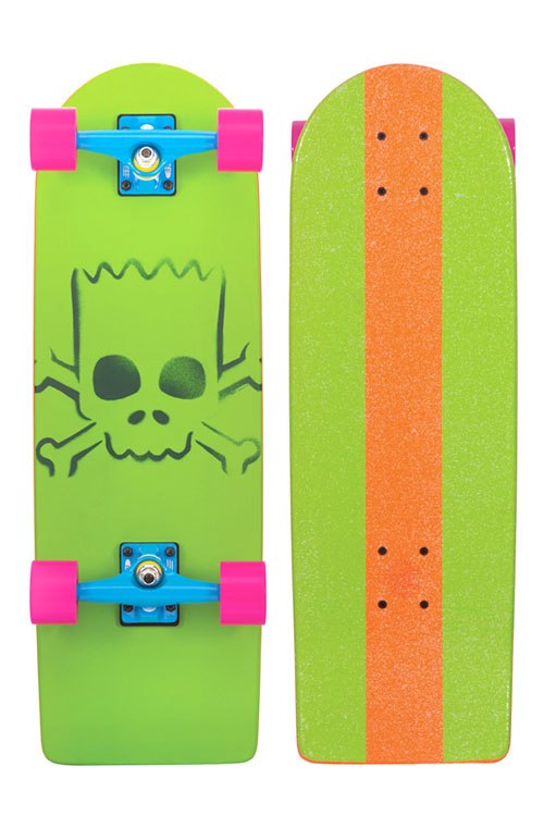 O Skate do Simpsons - A marca de skate Santa Cruz acabou de lançar sua série de skates inspiradas pela série animada The Simpsons. Essa série de skate dos Simpsons ficou tão legal, que mesmo eu que não sei andar nada, quero todos. Afinal, não é todo dia que você andar pelas ruas com seu pé na cara do Homer Simpson. É um sonho meu, é complicado explicar.