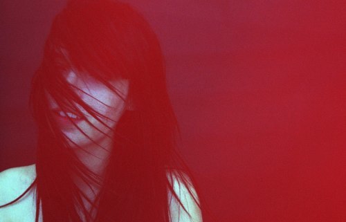 Já tem um tempo que ando vendo portfólios de fotografia com trabalhos pessoais voltados para o que eu chamaria de rotina de festa. E é isso que você vai ver no portfolio do Chad Moore.