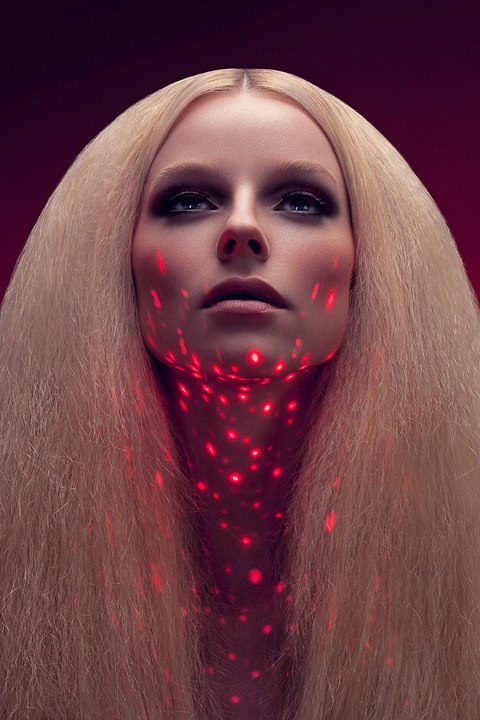 Ludovic Taillandier é um fotógrafo francês, trabalhando de Paris com artistas e designers de todo o mundo. Acompanho seu portfolio tem alguns anos e sempre me surpreendo quando dou uma passada por lá procurando por novidades.