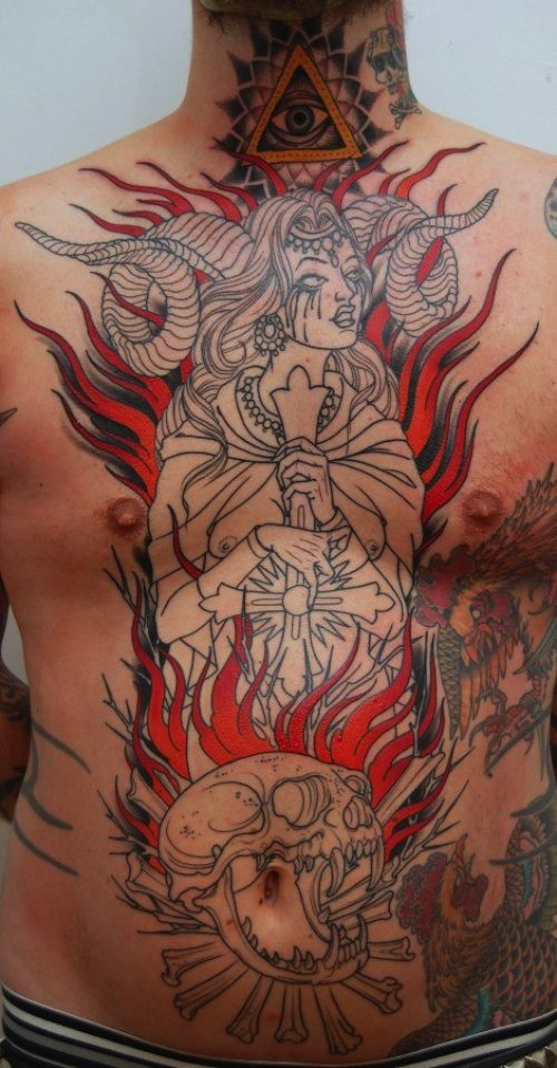 Peter Lagergren é o dono do Malmö Classic Tattoo na Suécia e suas tatuages tem um visual clássico mas sempre com um estilo mais atual.