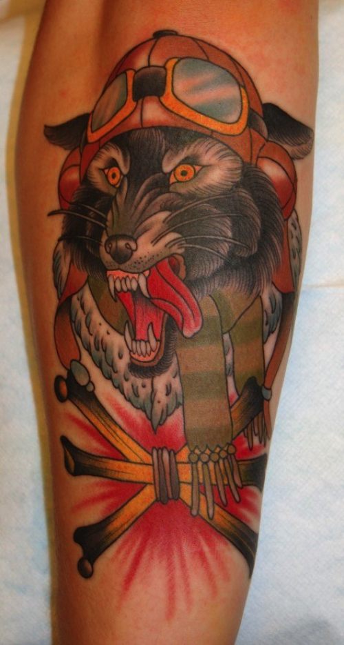 Peter Lagergren é o dono do Malmö Classic Tattoo na Suécia e suas tatuages tem um visual clássico mas sempre com um estilo mais atual.