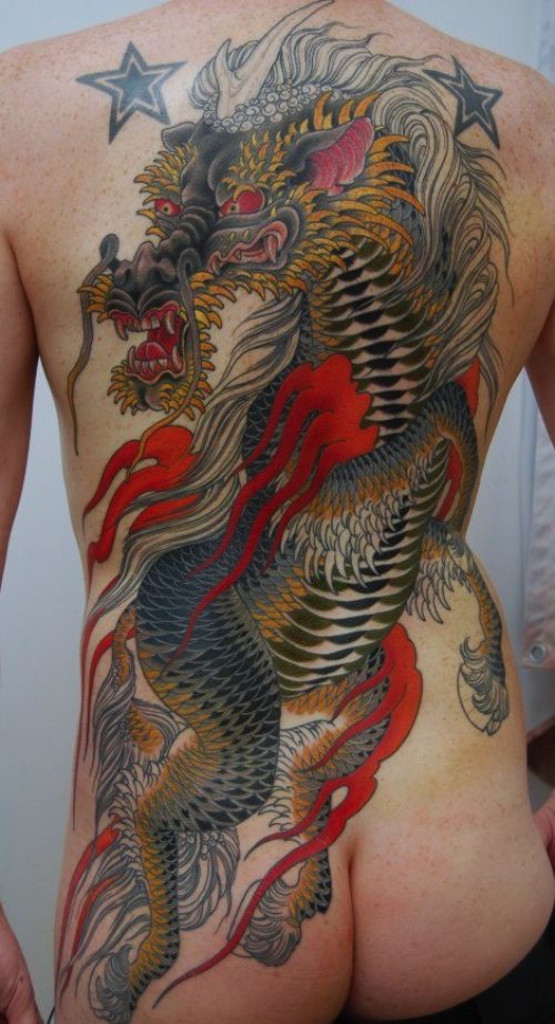 Peter Lagergren é o dono do Malmö Classic Tattoo na Suécia e suas tatuages tem um visual clássico mas sempre com um estilo mais atual.