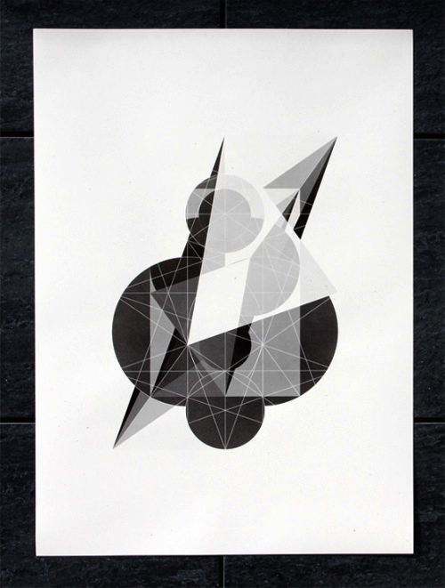 Estudio Ritxi Ostáriz trabalha com design gráfico e editorial. Sendo que a maioria dos seus projetos são voltados para projetos culturais e musicais. Sejam eles livros e catálogos de arte, capas de discos, posters ou merchandise.