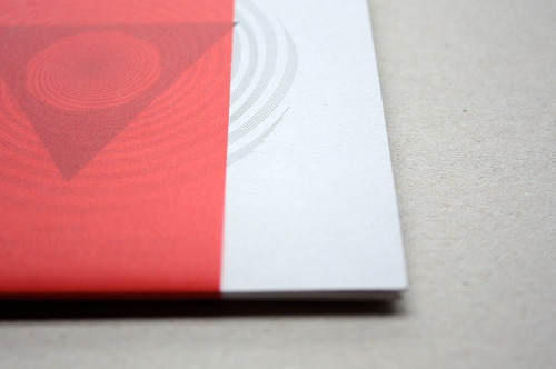 Estudio Ritxi Ostáriz trabalha com design gráfico e editorial. Sendo que a maioria dos seus projetos são voltados para projetos culturais e musicais. Sejam eles livros e catálogos de arte, capas de discos, posters ou merchandise.