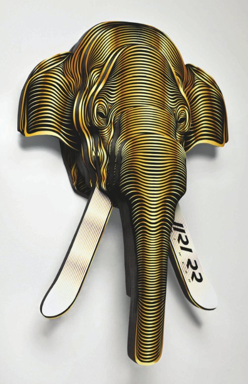 Patrick Seymour é um ilustrador canadense lá de Montreal cujo trabalho é voltado para arte digital, ilustração e criação de personagem. Entre todos seus trabalhos, o que mais me chamou a atenção foram as simples ilustrações em preto e branco que ele cria usando apenas linhas. Dêem uma olhada logo abaixo para ver do que estou falando.