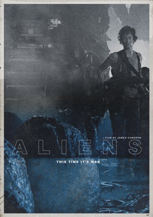 Não consegui descobrir o nome da pessoal por trás do pseudônimo de Midnight Marauder mas isso é apenas um pequeno detalhe para mim. Afinal, o que mais me interessa aqui é seu trabalho de design gráfico que poderia ser descrito como posters alternativos para o cinema. Isso acontece por que grande parte do seu trabalho de design é feito pra a Criterion Collection, uma empresa americana focada na distribuição de clássicos do cinema para aquelas pessoas que são realmente fã da sétima arte.