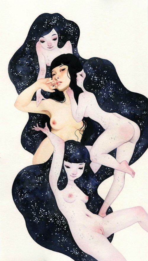 Mesmo ainda sendo uma estudante de arte, Soey Milk tem se destacado como artista e suas obras andam aparecendo cada vez mais em galerias e feiras. Sorte a nossa que todo esse sucesso não impediu a artista de experimentar com seu estilo mesmo já vendo que ela sabe muito bem o que está fazendo.