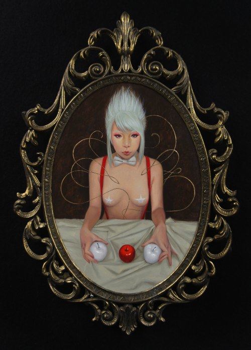 Mesmo ainda sendo uma estudante de arte, Soey Milk tem se destacado como artista e suas obras andam aparecendo cada vez mais em galerias e feiras. Sorte a nossa que todo esse sucesso não impediu a artista de experimentar com seu estilo mesmo já vendo que ela sabe muito bem o que está fazendo.