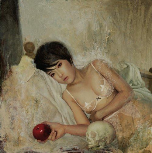 Mesmo ainda sendo uma estudante de arte, Soey Milk tem se destacado como artista e suas obras andam aparecendo cada vez mais em galerias e feiras. Sorte a nossa que todo esse sucesso não impediu a artista de experimentar com seu estilo mesmo já vendo que ela sabe muito bem o que está fazendo.