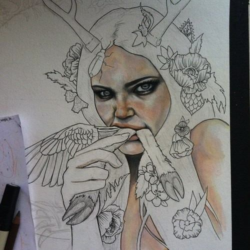 A arte de Wendy Ortiz pode ser descrita de forma simples em uma celebração do poder e da beleza da forma feminina e de tudo que cerca esse conceito. Afinal, essa artista americana, baseada em Los Angeles, captura a sensualidade feminina de forma intuitiva a ponto de conectar essa feminilidade com a natureza. Isso acontece por vários motivos e chega a incluir até o local onde ela pinta já que muitas das suas pinturas são apresentadas sobre madeira. 