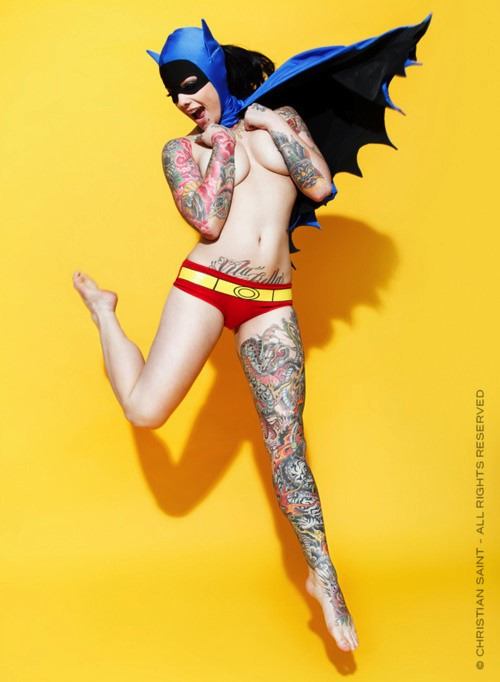 Descrever o trabalho de fotografia do Christian Saint é fácil já que suas fotos falam muito. Ele retrata garotas semi nuas em poses fetishistas que deixariam seus avós com uma certa vergonha