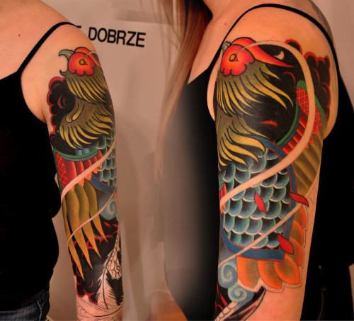 O que eu mais gosto nas tatuagens de Marcin Aleksander Surowiec é a aplicação de cor. Durante o breve período de tempo onde trabalhei num estúdio de tatuagem, aprendi que essa é uma das partes mais complexas e importantes no processo da coloração da tatuagem e, Marcin Aleksander Surowiec faz isso com louvor. Observe as imagens abaixo e preste atenção nos gradientes.