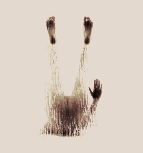 Naked Silhouette Alphabet, que pode ser traduzido como o alfabeto de silhuetas nuas, é um projeto que mistura tipografia e fotografia e foi criado pela designer grega Anastasia Mastrakouli.