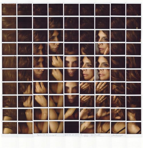 Maurizio Galimberti é um fotógrafo italiano cujo trabalho consiste de mosaicos abstratos feitos usando muitas fotos Polaroid. Ele cria esses mosaicos abstratos tirando dezenas de fotos e as organizando em um grid. É nessa etapa que você começa a visualizar o que o fotógrafo está tentando fazer. É aqui que você entende as múltiplas dimensões de perspectiva que existem em suas obras.