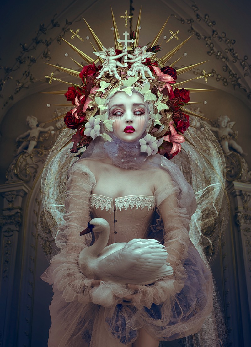 Natalie Shau é uma fotógrafa e ilustradora lá de Vilnius, a capital da Lituânia. Ela começou sua carreira artística através do seu interesse em fotografia de moda e retratos e foi avançando no mundo ao descobrir a ilustração digital e a fotografia como arte. Aqui, nesse artigo, você vai ver uma mistura de projetos pessoais e trabalhos criados para músicos, teatro, revistas de moda e publicidade.