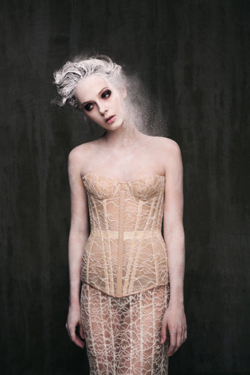 Requiem for a Queen_08