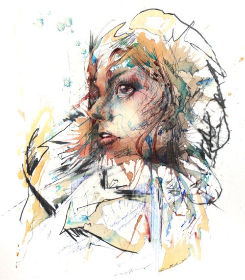 Carne Griffiths trabalha com tintas de caligrafias, grafite e alguns líquidos que você não espera ver em pinturas como vodka, chá e café. É assim que ele distorce nossa visão criando manipulações de imagens desenhadas a mão. Imagens essas que exploram a forma humana e a geometria de um jeito que combina o literal e o abstrato. 