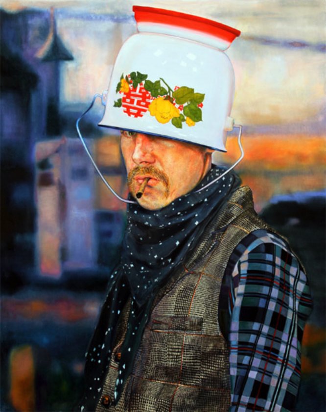Vivemos num mundo onde tudo é digital, tudo é rápido e tudo é instantâneo. As pessoas não fazem como no passado e encomendam retratos, pinturas feitas por artistas. Mas, ao mesmo tempo que essa é uma demanda em extinção, a arte continua sendo apreciada como antes. É isso que Gael Davrinche quis explorar na sua série de retratos onde os modelos, incluindo o próprio artista, fazem piada deles mesmos. 