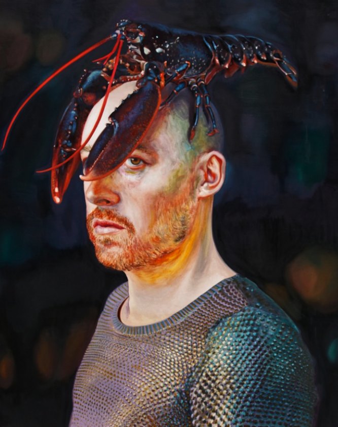 Vivemos num mundo onde tudo é digital, tudo é rápido e tudo é instantâneo. As pessoas não fazem como no passado e encomendam retratos, pinturas feitas por artistas. Mas, ao mesmo tempo que essa é uma demanda em extinção, a arte continua sendo apreciada como antes. É isso que Gael Davrinche quis explorar na sua série de retratos onde os modelos, incluindo o próprio artista, fazem piada deles mesmos. 