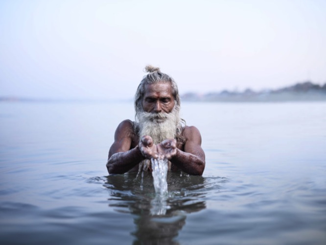 HolyMenofVaranasi_00