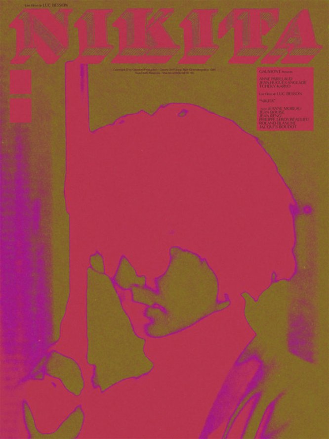 Um dos detalhes que mais gosto no trabalho de design de posters do Midnight Marauder é a forma com a qual ele usa da fotografia do próprio filme para criar cenários sobrepostos com uma tipografia limpa. Adoraria ter alguns dos seus posters pelas paredes de casa.