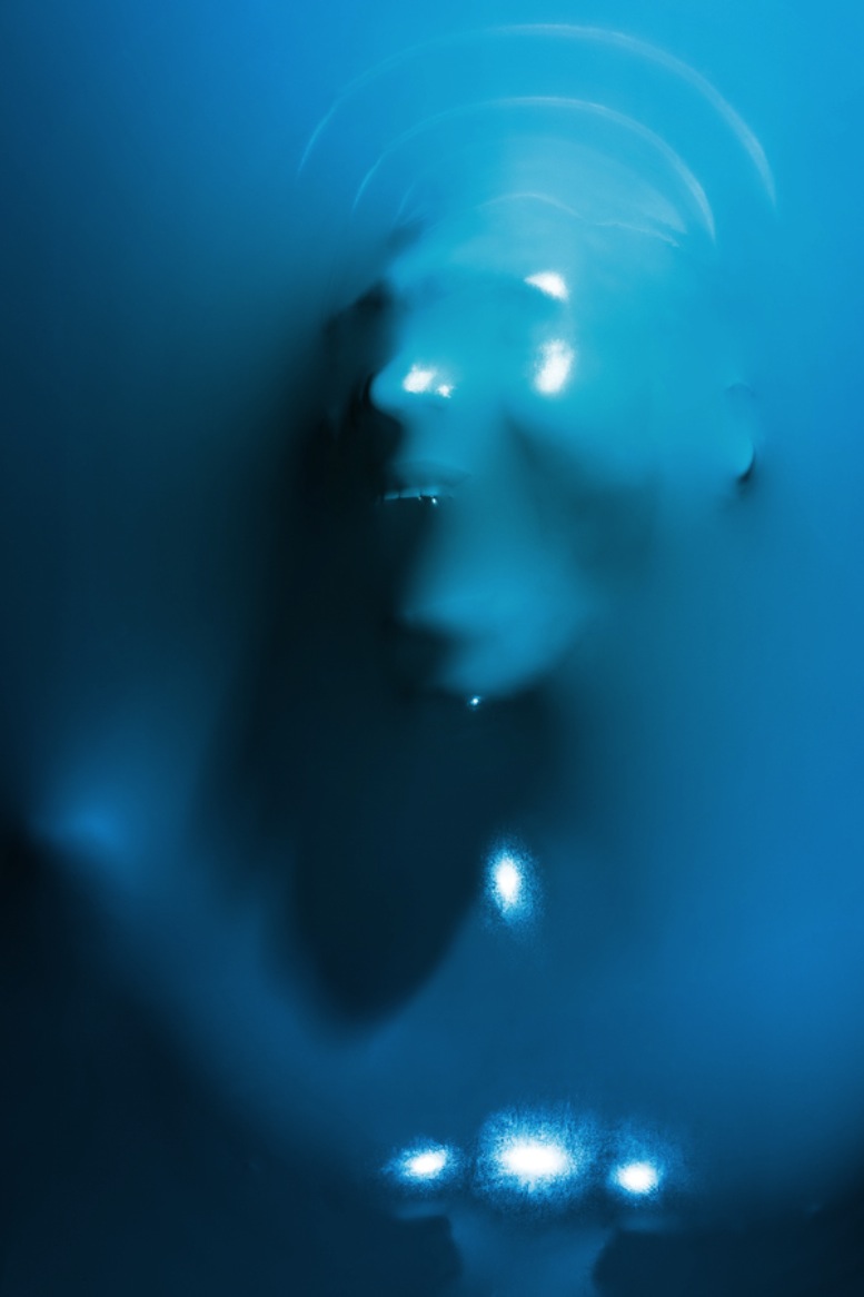 Skin Deep é o nome desse projeto que me apresentou o trabalho do fotógrafo francês Julien Palast. E é bem fácil de se lembrar dessa série de fotos mesmo depois de alguns anos. Esse foi o caso aqui.