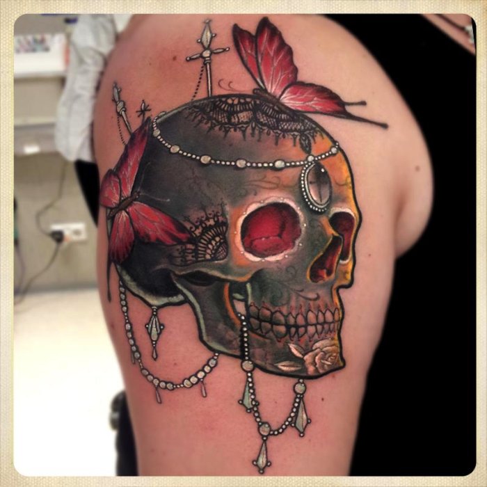 Kid-Kros é um tatuador croata com um portfolio de tatuagens bem único em estilo e cores. Sua atenção para detalhes é fora do comum e o seu estilo de ilustrações está entre meus favoritos. Dêem uma olhada nas imagens abaixo e pronto.