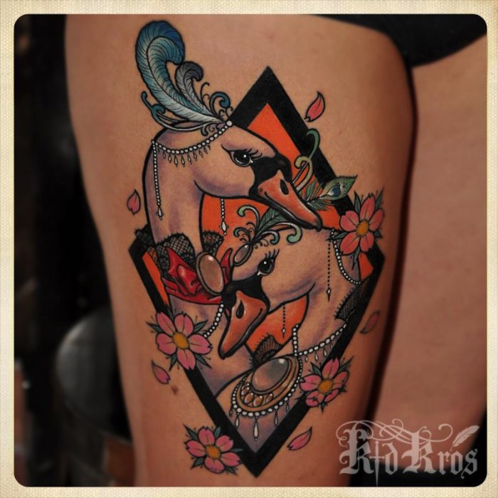 Kid-Kros é um tatuador croata com um portfolio de tatuagens bem único em estilo e cores. Sua atenção para detalhes é fora do comum e o seu estilo de ilustrações está entre meus favoritos. Dêem uma olhada nas imagens abaixo e pronto.
