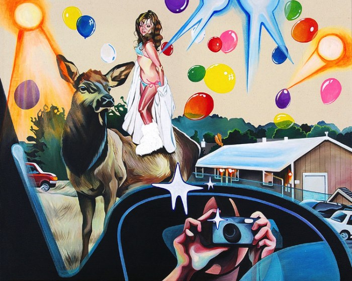 Leah Tinari é uma artista baseada em Nova Iorque que, desde sua graduação no RISD em 1999, vem documentado sua vida e seus amigos através de pinturas e fotografias. Esse material captura toda a energia e exuberância do seu meio ambiente.