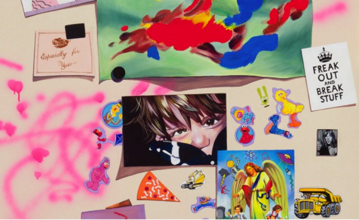 Leah Tinari é uma artista baseada em Nova Iorque que, desde sua graduação no RISD em 1999, vem documentado sua vida e seus amigos através de pinturas e fotografias. Esse material captura toda a energia e exuberância do seu meio ambiente.