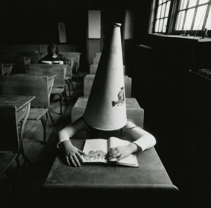 Era o final dos anos sessenta quando Arthur Tress começou uma série de fotografias inspiradas pelos sonhos de crianças. A ideia era que cada criança viesse até ele com um sonho que ela tinha e Arthur Tress iria recriar esse sonho artisticamente usando a criança como centro da obra. Todas as fotos foram produzidas em preto e branco e mostram um lado bem estranho do subconsciente infantil.