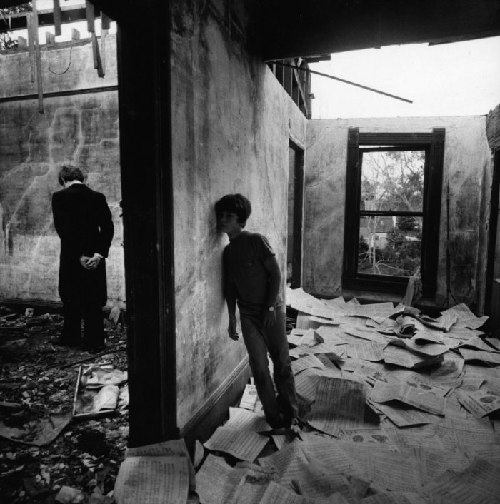 Era o final dos anos sessenta quando Arthur Tress começou uma série de fotografias inspiradas pelos sonhos de crianças. A ideia era que cada criança viesse até ele com um sonho que ela tinha e Arthur Tress iria recriar esse sonho artisticamente usando a criança como centro da obra. Todas as fotos foram produzidas em preto e branco e mostram um lado bem estranho do subconsciente infantil.