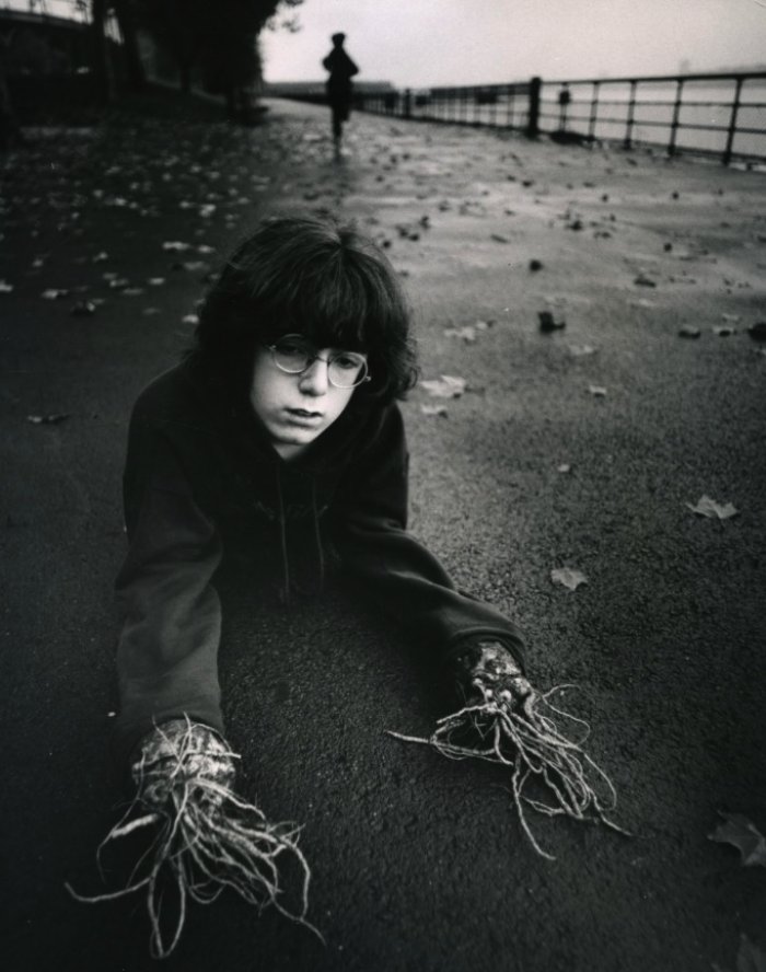 Era o final dos anos sessenta quando Arthur Tress começou uma série de fotografias inspiradas pelos sonhos de crianças. A ideia era que cada criança viesse até ele com um sonho que ela tinha e Arthur Tress iria recriar esse sonho artisticamente usando a criança como centro da obra. Todas as fotos foram produzidas em preto e branco e mostram um lado bem estranho do subconsciente infantil.