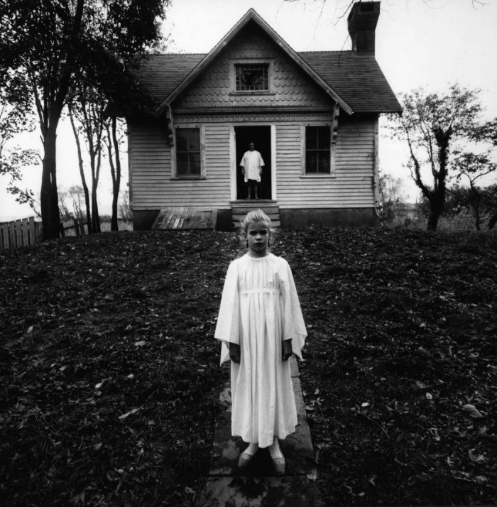 Era o final dos anos sessenta quando Arthur Tress começou uma série de fotografias inspiradas pelos sonhos de crianças. A ideia era que cada criança viesse até ele com um sonho que ela tinha e Arthur Tress iria recriar esse sonho artisticamente usando a criança como centro da obra. Todas as fotos foram produzidas em preto e branco e mostram um lado bem estranho do subconsciente infantil.